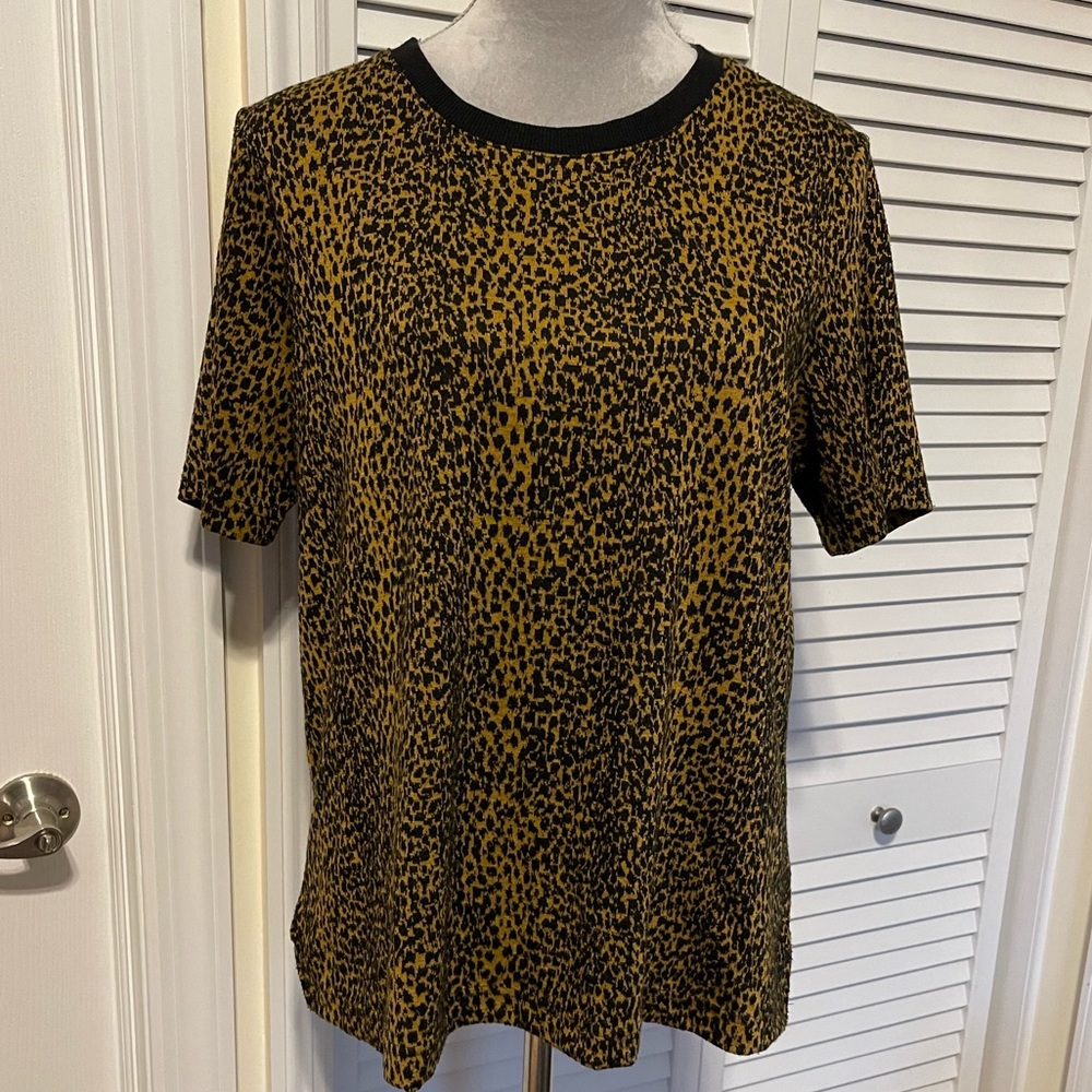 4/$20🎉Chico’s Leopard Top